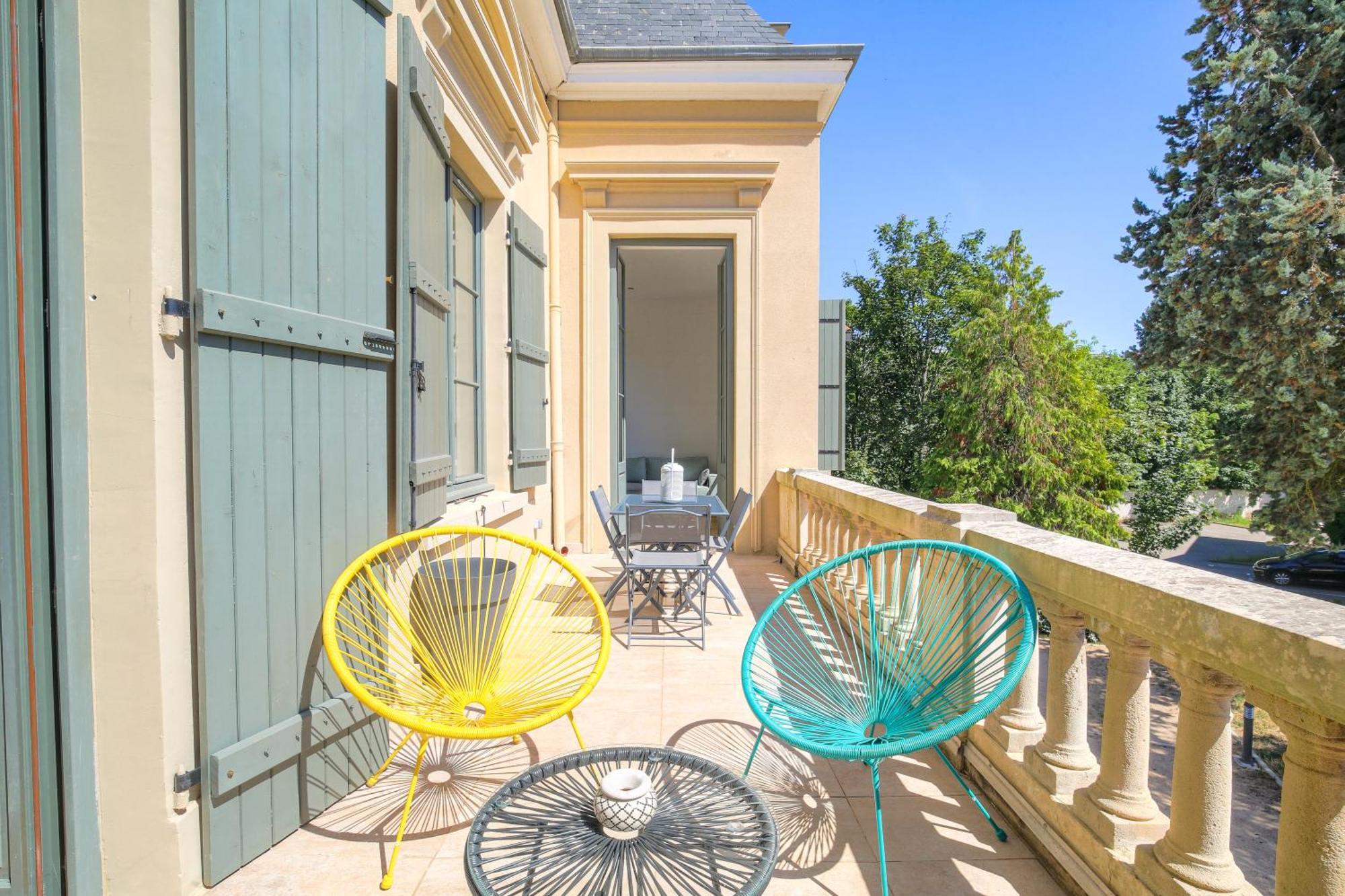 Chateau Ecully - Appartement 2 Chambres - Terrasse & Parking Ngoại thất bức ảnh