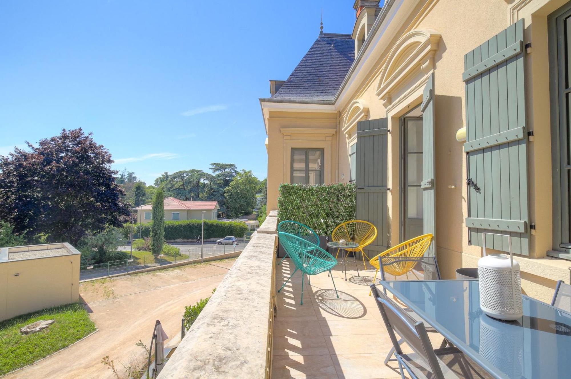 Chateau Ecully - Appartement 2 Chambres - Terrasse & Parking Ngoại thất bức ảnh